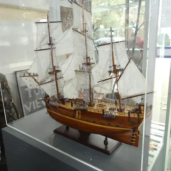 MODEL SHIP IN PERSPEX CASE - ENDEAVOUR - CASE A/F