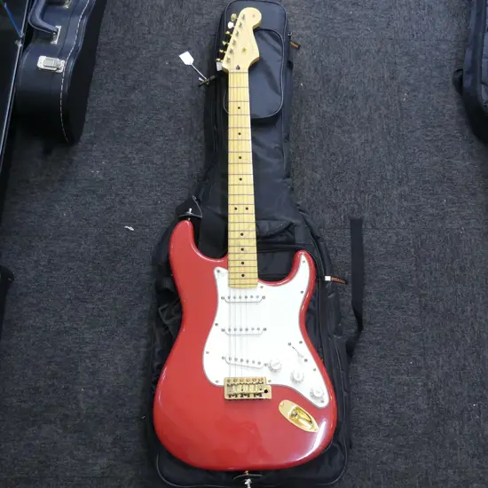 FENDER STRATOCASTER WITH SYNCHRONISED TREMOLO WITH SOFT CASE