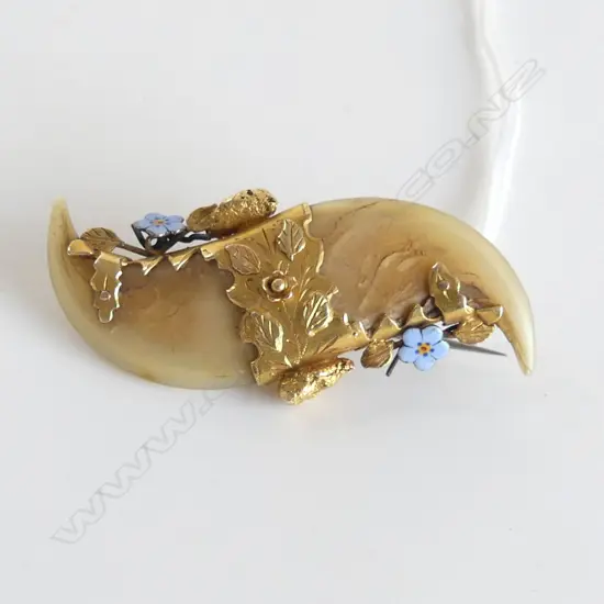 GOLD DOUBLE CLAW BROOCH W.50mm testing as 14ct to 18ct GOLD 10.3gms total weight