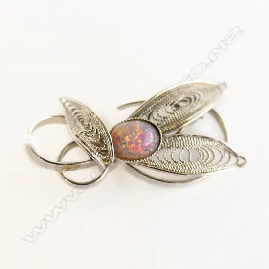 SILVER METAL BROOCH w. FAUX OPAL