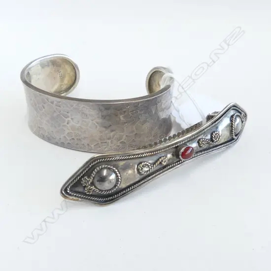 SILVER HAMMER FINISHED CUFF & HANDCRAFTED SILVER HAIR CLIP