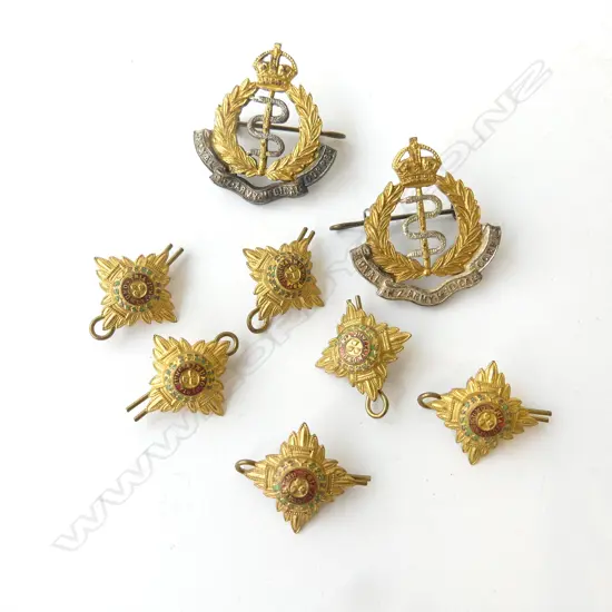 ASSORTED WW2 NZ MEDICAL CORPS BADGES & BUTTONS