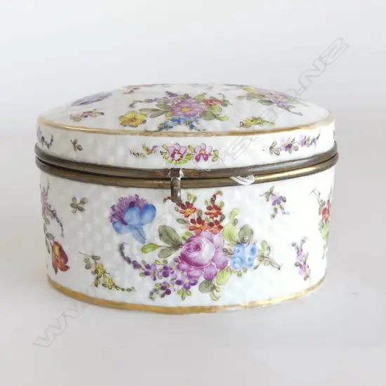 OLD MEISSEN STYLE FINELY PAINTED LIDDED BOX. L.125mm professional repair