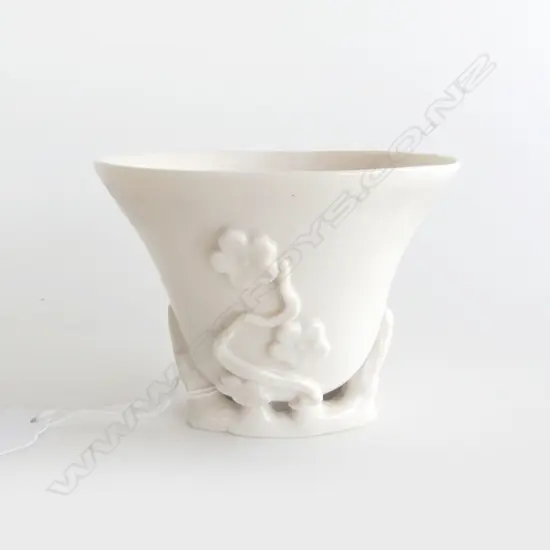 BLANC DE CHINE QING DYNASTY STYLE LIBATION CUP H.70mm