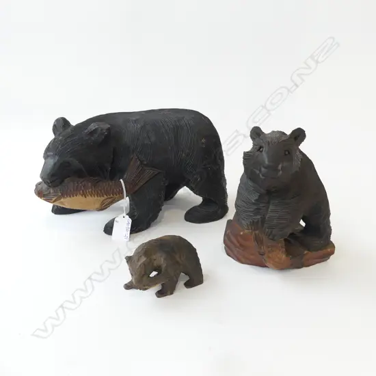 3 VINTAGE JAPANESE CARVED BEARS FROM HOKKAIDO, 1960, H.160 L.260mm (largest)