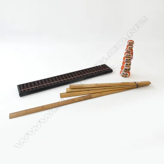 COLLECTION JAPANESE RULERS ABACUS & PYRAMID PAINTED FACES, H.150mm