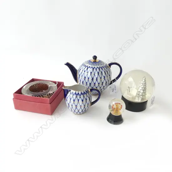 ORREFORS GLASS BUBBLE DISH, RUSSIAN PORCELAIN B/W TEAPOT/MILK JUG & 2 SNOW GLOBES, LG LTD ED, SM VINTAGE AUSTRIAN