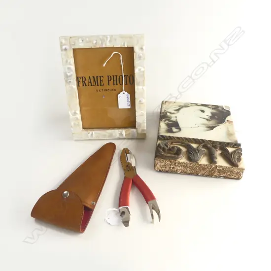 SOLIGEN BAR TOOL + MOP FRAME + SID DICKENS PLAQUE