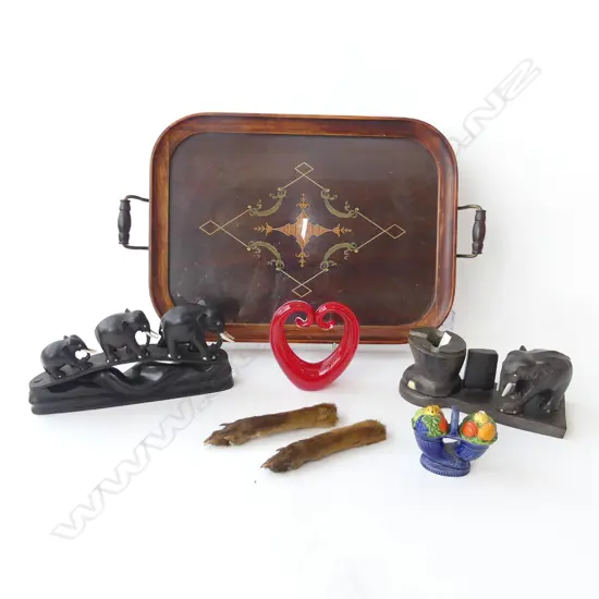 TRAY W.455mm, 2 CARVED ELEPHANTS, RED GLASS HEART, 2 ANIMAL FEET, CONDIMENT