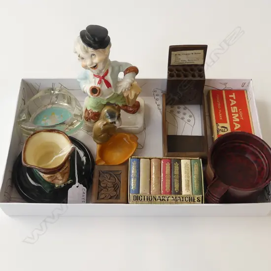 TRAY OF 9 SMOKER’S COLLECTABLES – VESTA, ASHTRAYS, CIGARETTE HOLDER, MATCH HOLDER, MATCHES, ETC