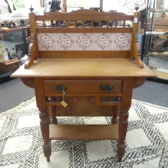 KAURI COLONIAL STYLE TILE BACK WASH STAND 925x440x1175mm