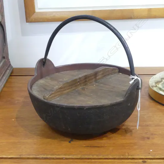 JAPANESE CAST IRON RICE POT 220mm dia