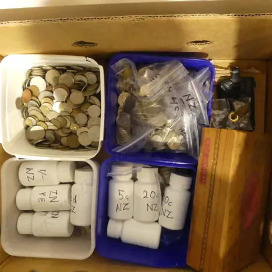 LARGE COIN COLLECTION NZ & WORLD COINS