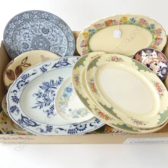 BOX – PLATTERS & PLATES INCL. HONEYGLAZE RADIANCE, WEDGWOOD, JOHNSON BROS ETC