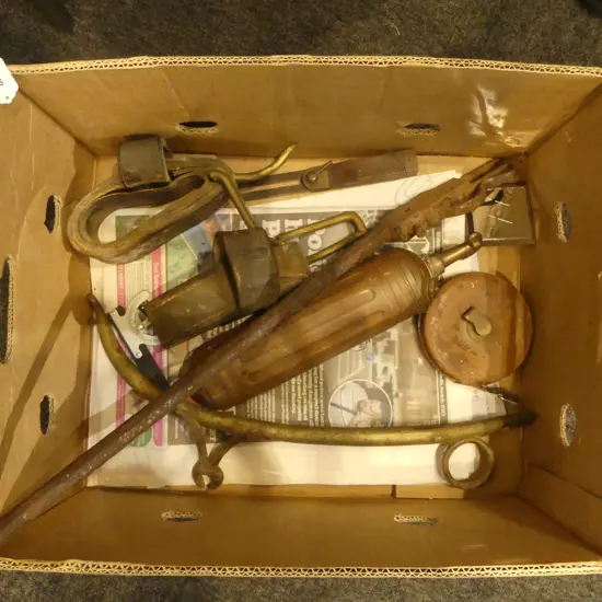 BOX OF VINTAGE BRASS IRON 7 OTHER ITEMS INCLUDING WINCHESTER GUN BARREL  COPPER FIRE EXTINGUISHER ETC