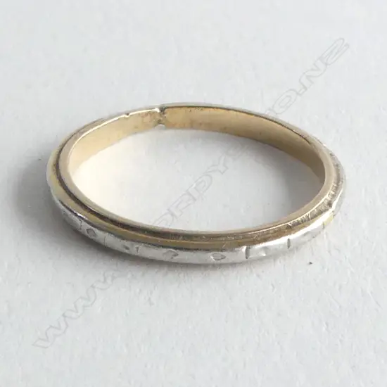 9ct GOLD BAND RING some dents 1.84gms SIZE M