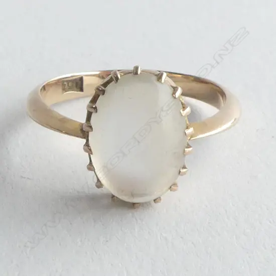 15CT MOONSTONE RING 2.0gms  SIZE M