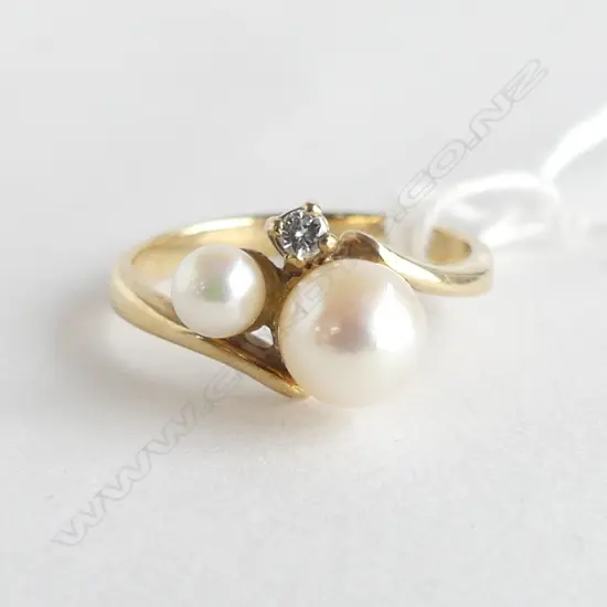 9CT DIAMOND & PEARL RING 2.7gms  SIZE N 1/2