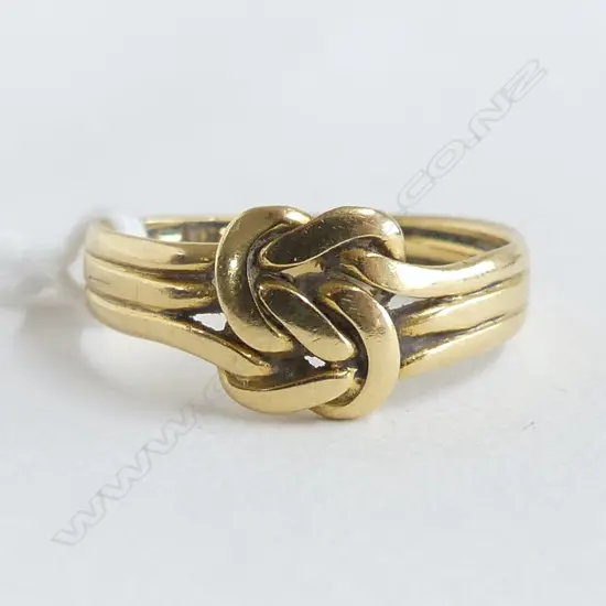 18ct GOLD VINTAGE LOVE KNOT RING 3.4gms SIZE N