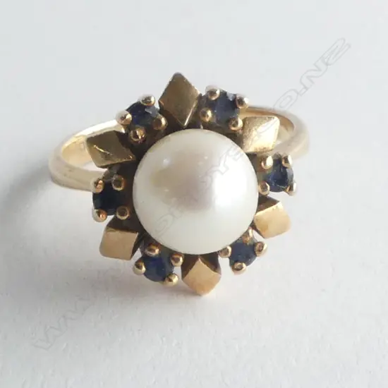 14ct CULTURED PEARL &  SYN SAPPHIRE RING 4.4gms  SIZE M