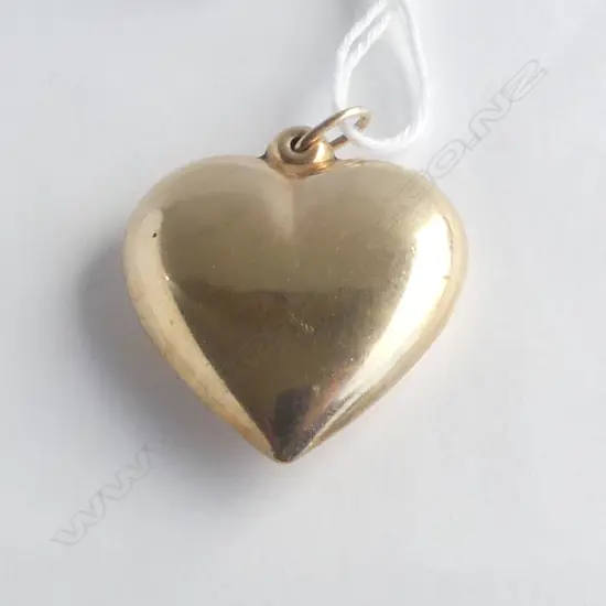 10ct yellow GOLD LARGE PUFF HEART PENDANT W.29mm. 5gms