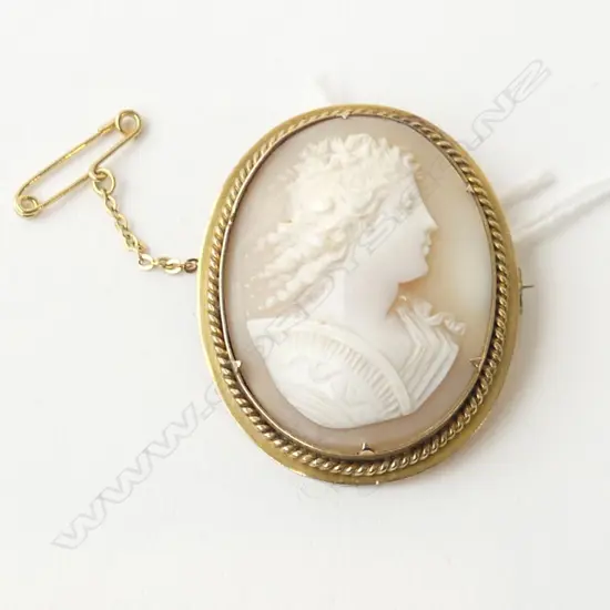 9ct GOLD CAMEO BROOCH H.42mm 12.3gms