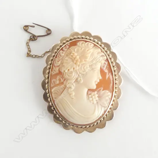 9ct GOLD FRAMED CAMEO BROOCH 11.84gms