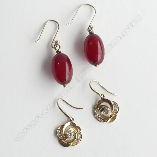 2 PRS 9ct GOLD EARRINGS 3.76gms