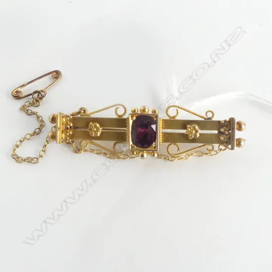 C1900 9ct GOLD & AMETHYST? SET BAR BROOCH 4.83gms
