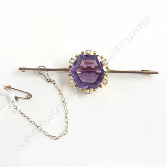 9ct GOLD & AMEHTYST AND SEED PEARL BAR BROOCH W.60mm 8.1gms