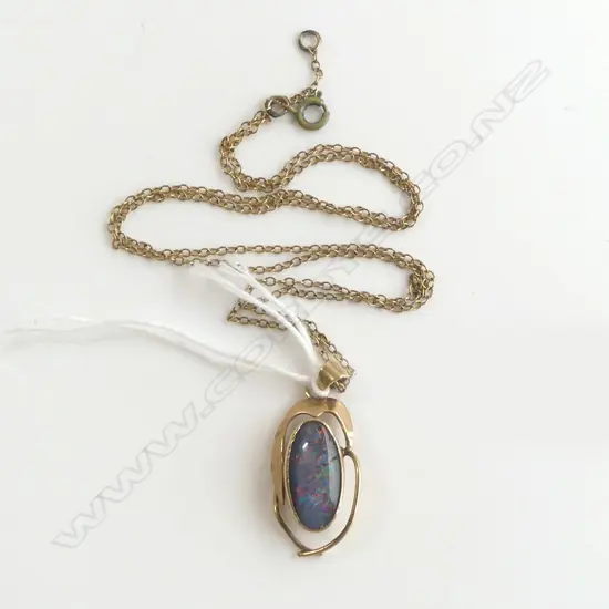 9ct GOLD & OPAL PENDANT on CHAIN