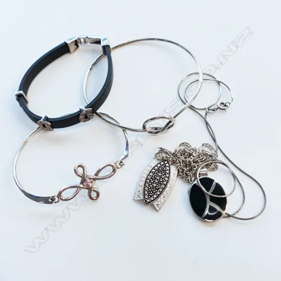 X2 S/SILVER BRACELETS X1S/SILVER & RUBBER BRACELET X2S/SILVER NECKLACES