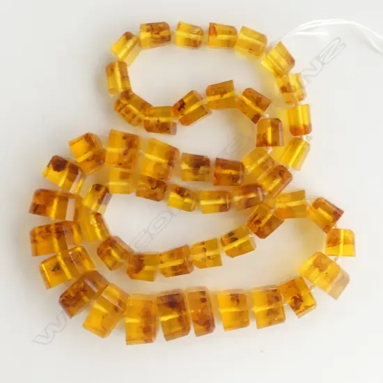  PRESSED AMBER HANDKNOTTED NECKLACE