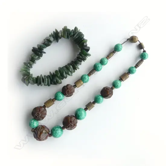1 GREEN GLASS, ?HORN & METAL VINTAGE FRENCH CHOKER NECKLACE & 1 GREEN STONE BRACELET