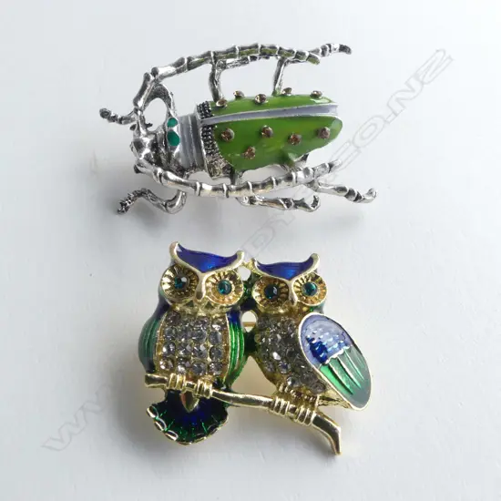 2 COSTUME ENAMEL & DIAMANTE BROOCHES - OWLS & INSECT