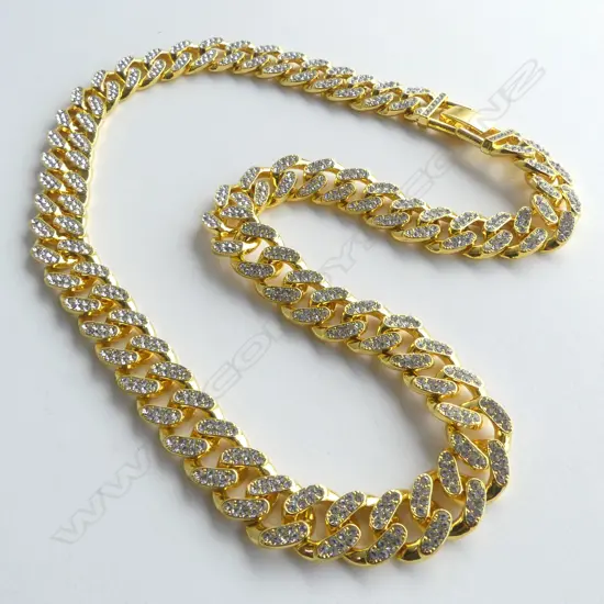 HEAVY GOLD COLOUR & DIAMANTE COSTUME CHAIN