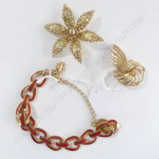 3 PC COSTUME JEWELLERY; 2 BROOCHES 1 ENAMELLED NECKLACE