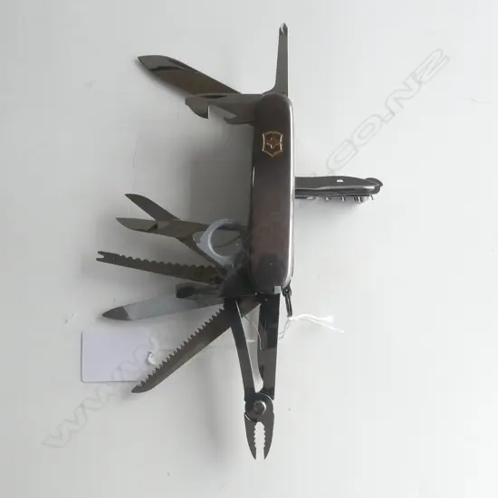 TIFFANY & CO VICTORINOX SILVER 16 MULTI TOOL SWISS ARMY POCKET KNIFE 18ct inlaid emblem in Tiffany bag