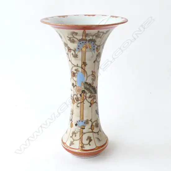 JAPANESE KUTANI PORCLAIN VASE BUTTERFLY PAT H230MM
