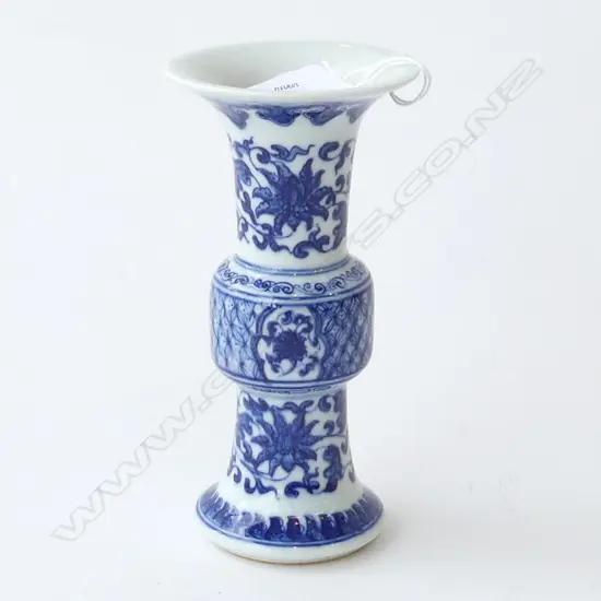 CHINESE B/W VASE H.155mm