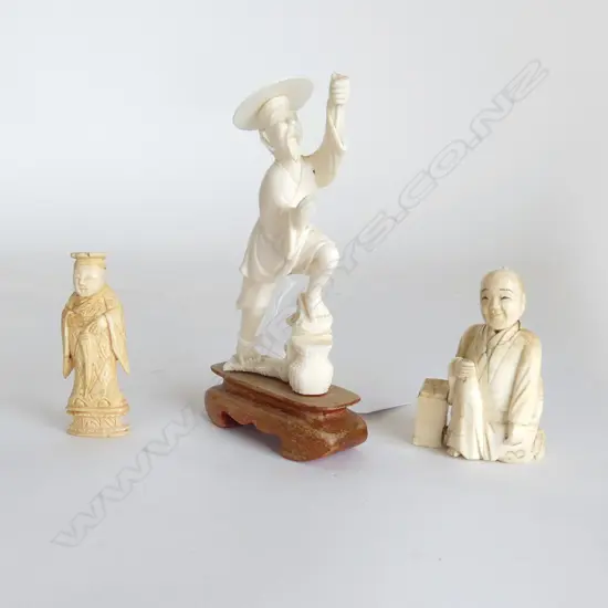 IVORY CARVED CHINESE FISHERMAN, MAN IN CLOAK, AND JAPANESE OKIMONO H.60MM-125MM
