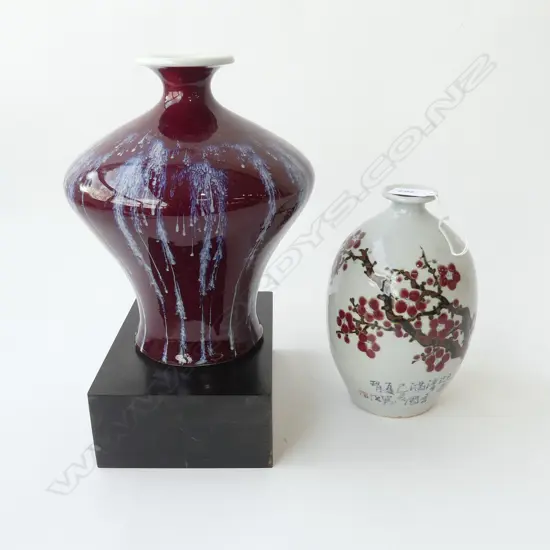 2 ORIENTAL GLAZED VASES H.220, 185mm