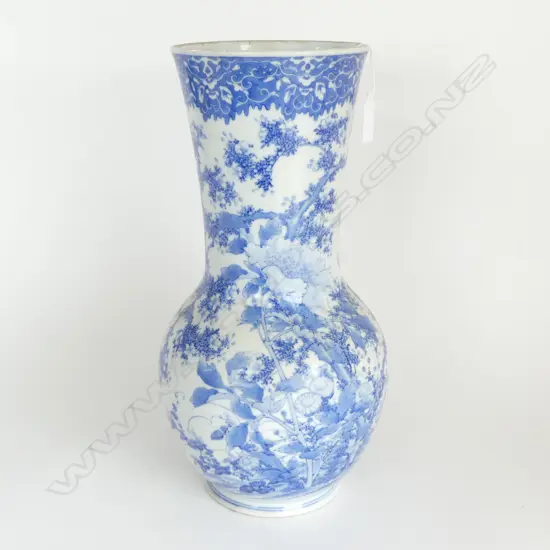 (T84) A chinese qing period baluster shaped porcelain vase, c.1875,