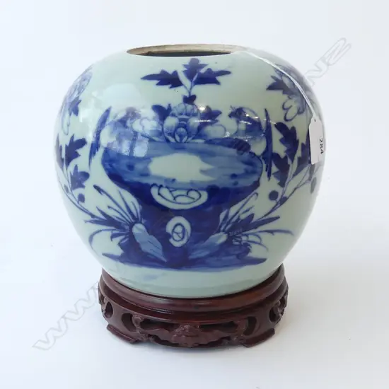 CHINESE B/W VASE ON STAND (NO LID) H.230mm HAIRLINE