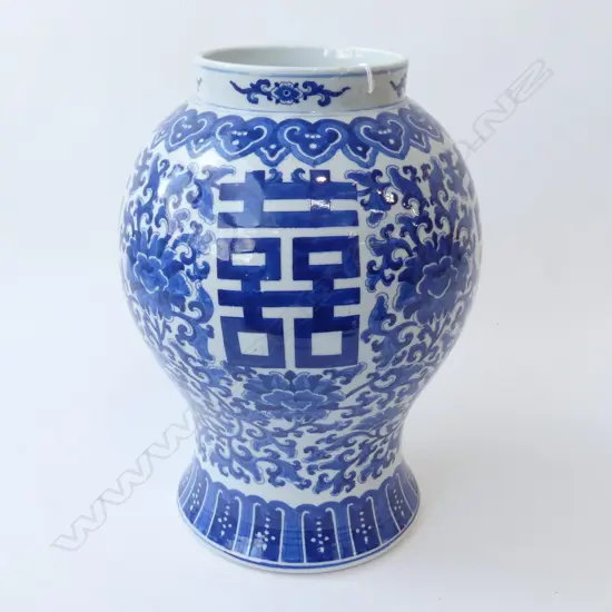 CHINESE B/W VASE H.345mm