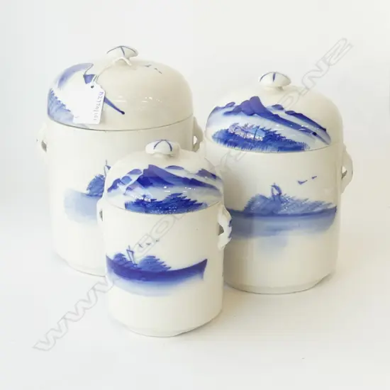 3 GRADUATED ORIENTAL BLUE & WHITE LIDDED TEA JARS WITH INNER LIDS H200 TALLEST