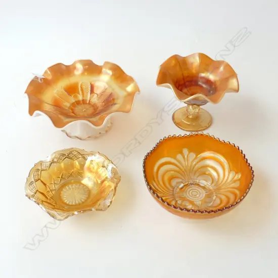 FOUR PIECES OF CARNIVAL GLASS – TWO BOWLS & TWO COMPORTS, D.150MM-230MM