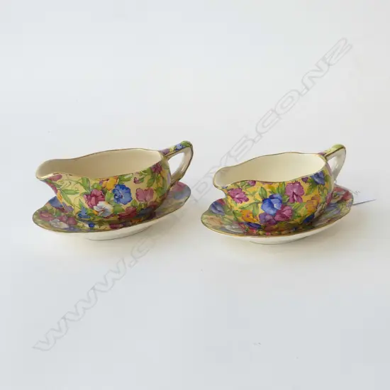 PAIR OF ROYAL WINTON A.O.F CHINTZ ‘SWEET PEA’ GRAVY BOATS WITH DISHES, L.140MM