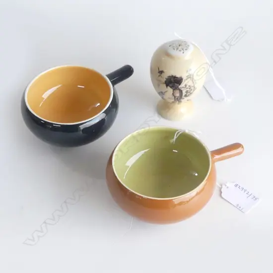 X2 AUSSIE MARTIN BOYD POTTERY BOWLS DIA90MM &BROWNIE DOWNING PEPPER POT