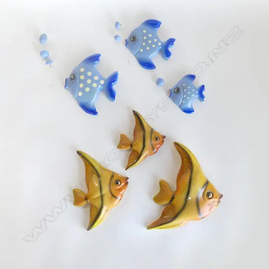 2 SETS OF 3 EBORCRAFT NZ PAINTED PLASTER WALL FISH H.205mm + 9 BUBBLES